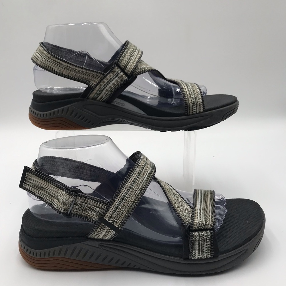Adjustable Casual Sport Sandals in Gray and Black